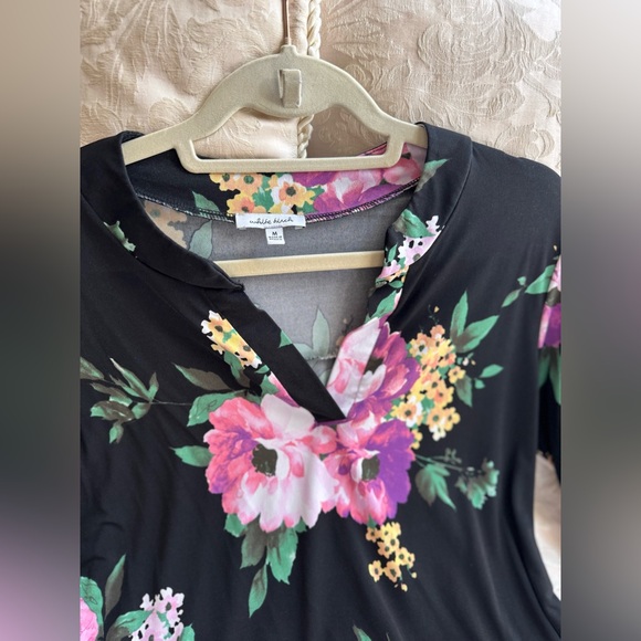 413. White Birch Floral‎ Tunic Size Medium - Picture 3 of 4